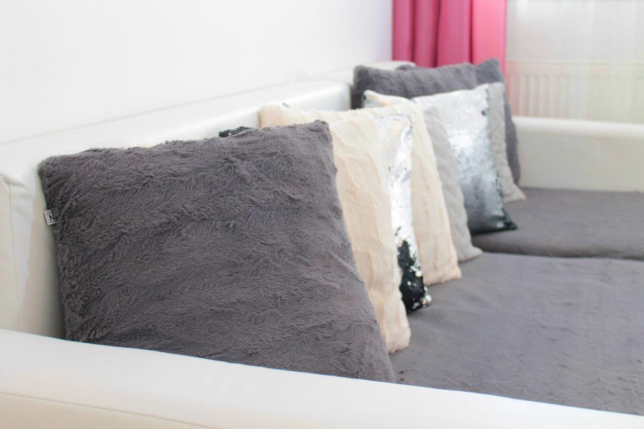White Luxury Apartment Sibiu Bagian luar foto